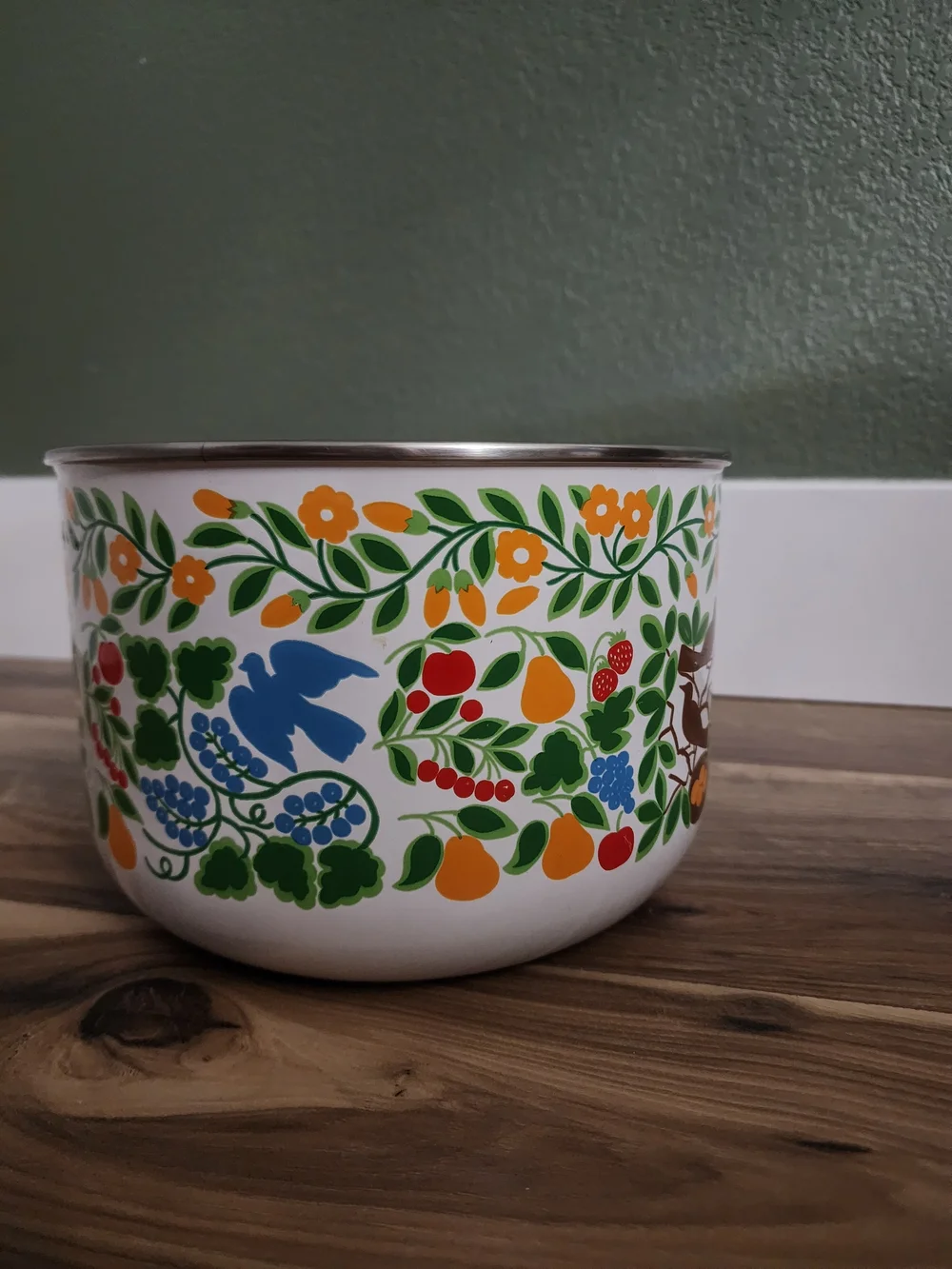 Vintage 1970s Kobe Kitchen Enamel Bowl Folk Art Birds Floral Japan 8.25